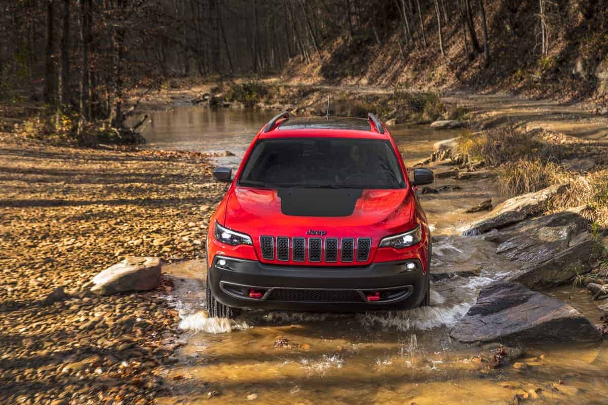 How Many Sets of Golf Clubs Fit In a Jeep Cherokee? #jeep #golf #trailhawk