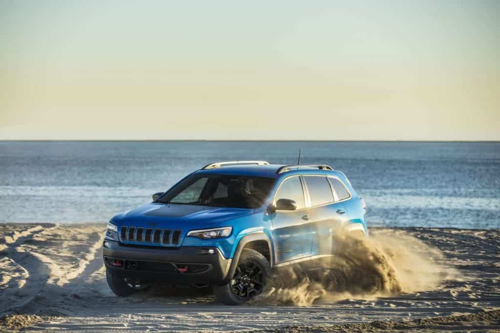 The 4 Best Jeeps for Teenagers, Are Jeeps safe for teenage drivers? top safety features, top safety picks #JeepLife #Jeep