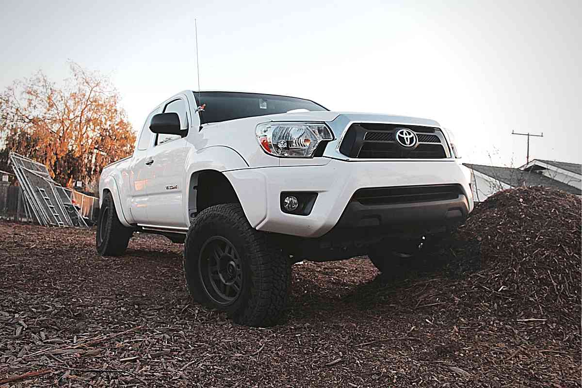 toyota tacoma lifted 8 inches