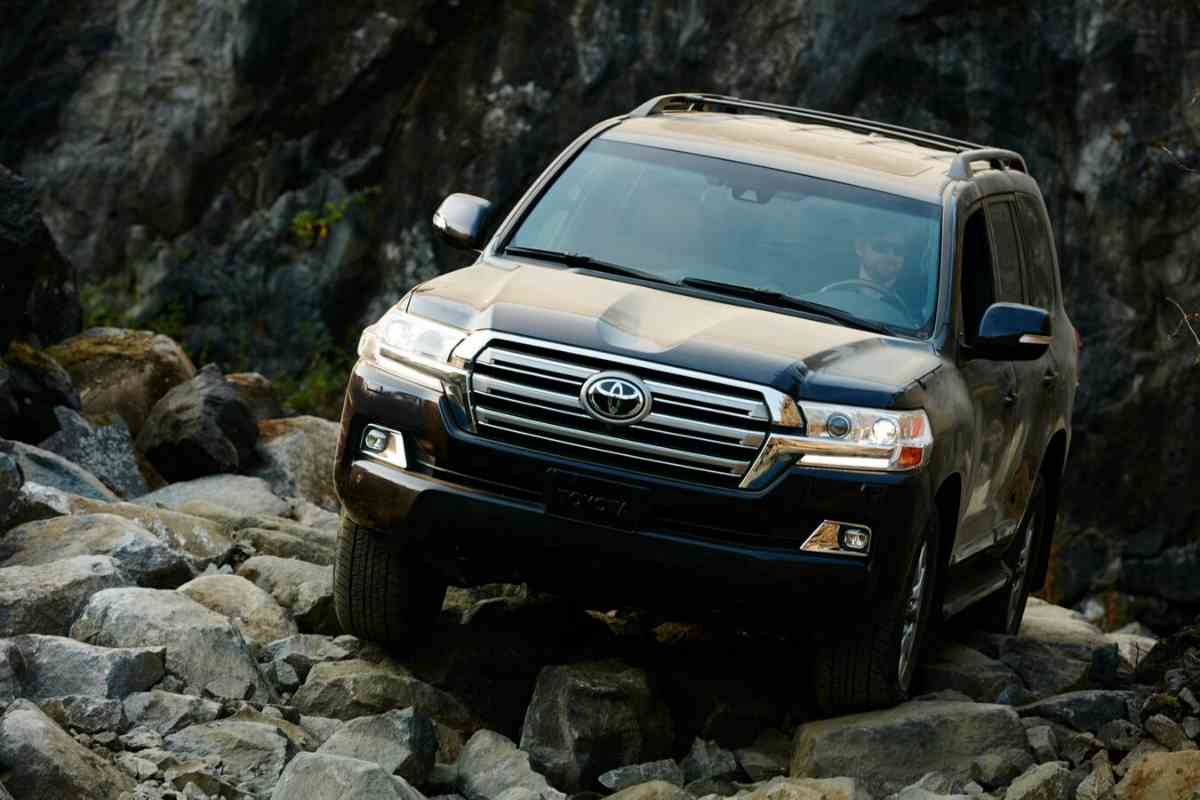 why-are-toyota-land-cruisers-so-reliable-four-wheel-trends