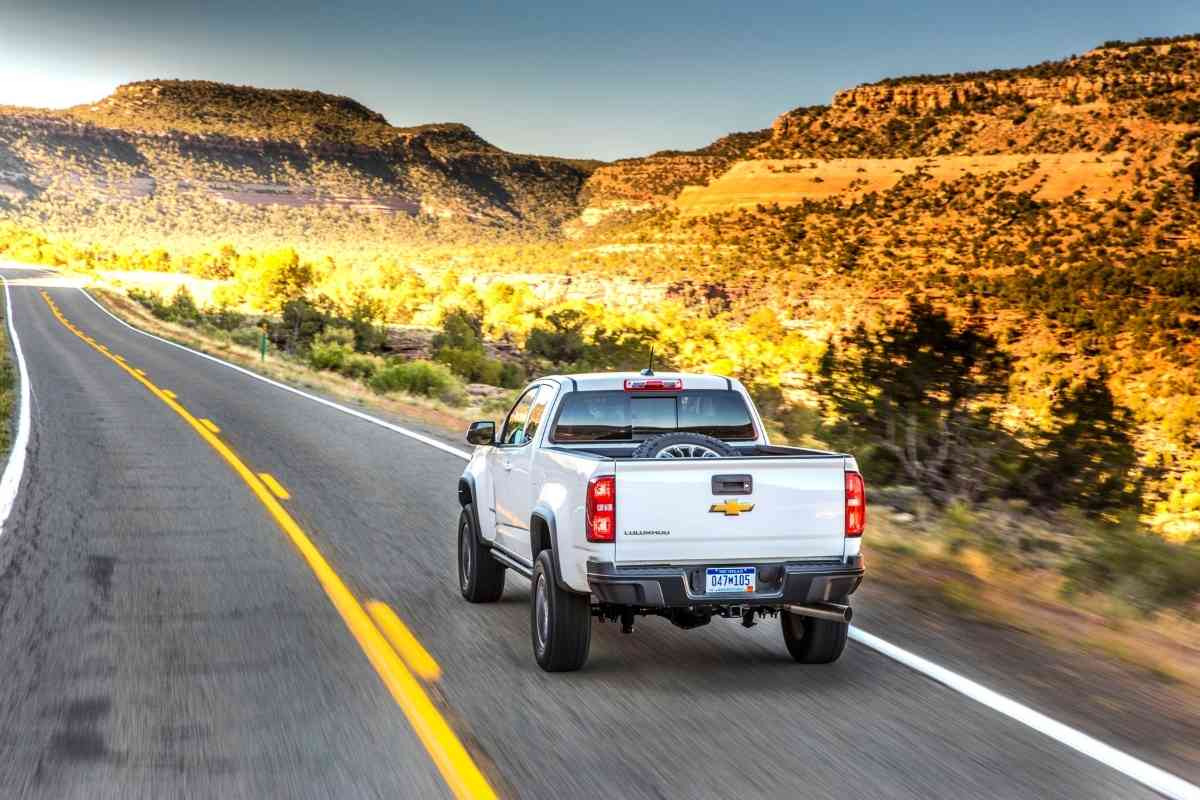 BEST 3/4 TON TRUCKS FOR TOWING Boats, Campers, and Trailers