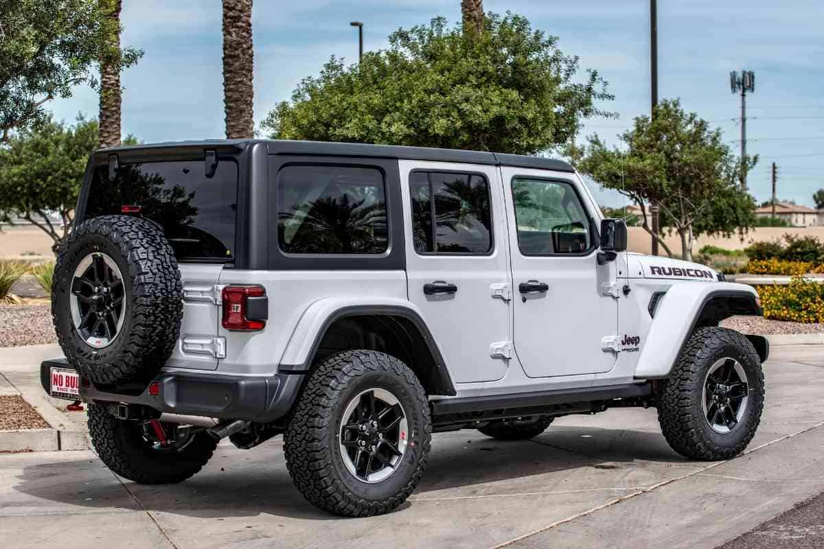 How Much Does a Jeep Wrangler Weigh? - Four Wheel Trends