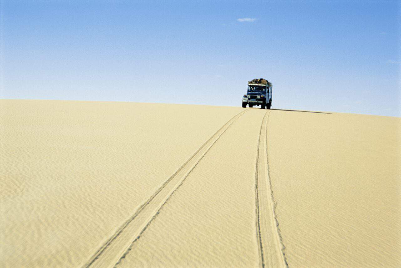 12514021 l Why it is Necessary to Deflate Tires in Soft Sand (Or Snow)