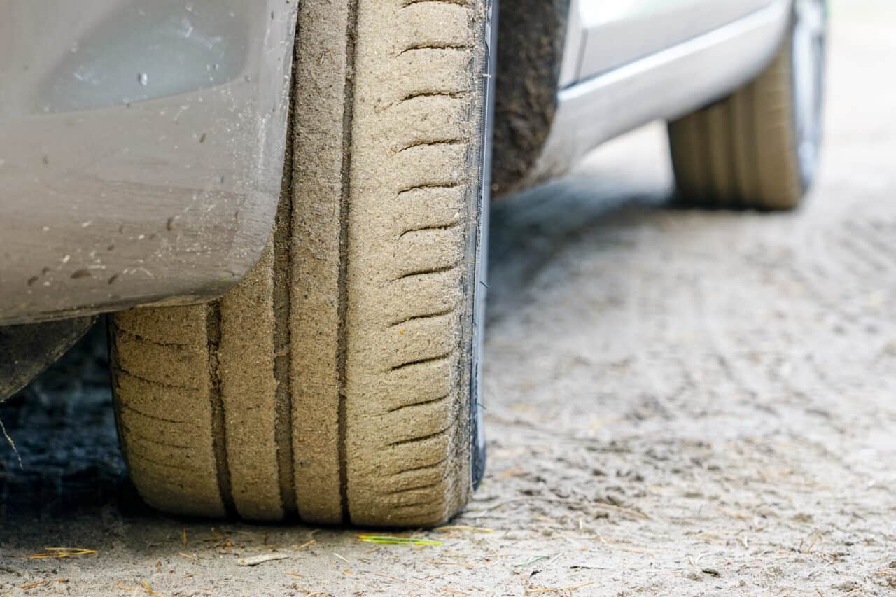 158347877 l Why it is Necessary to Deflate Tires in Soft Sand (Or Snow)