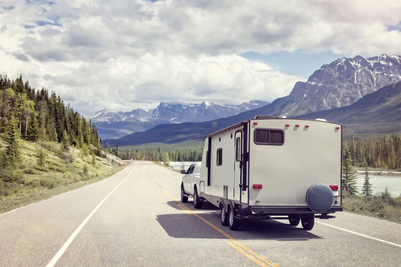 what size truck do you need to tow a 30-ft trailer? shows a pickup towing a trailer in a mountainous path