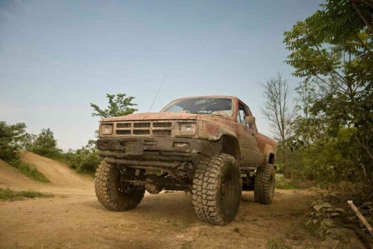 Can You Turn In 4Wd? 1 Can You Tow With A Lifted Truck (Explained!)