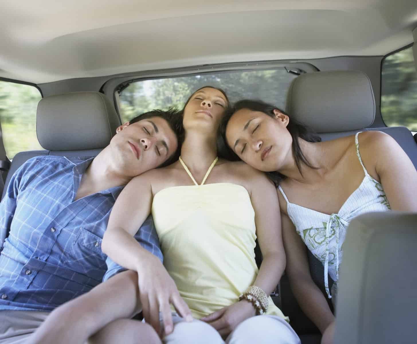 Спящие в машине