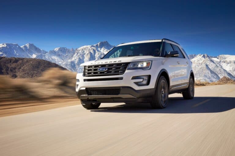 What’s the Difference Between The Ford Explorer XLT and The Sport?