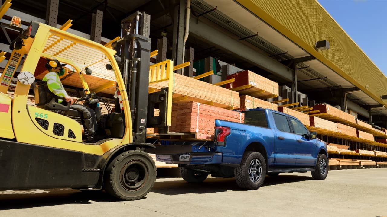 Ford Payload Capacity - How Much Weight Can a Ford F-150 Hold In The Bed?