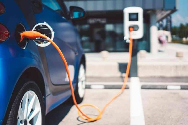 What Do You Do If Your Electric Car Runs Out Of Charge?