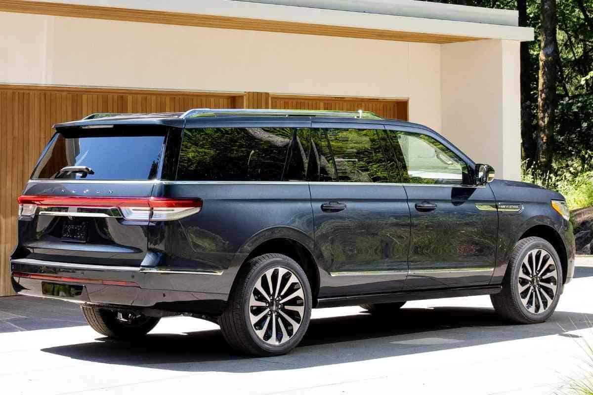 what-is-the-difference-between-ford-expedition-and-lincoln-navigator