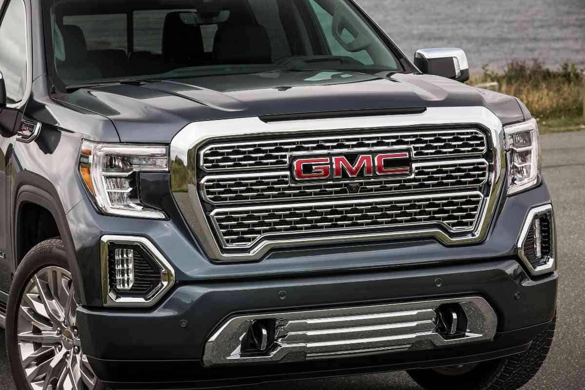 What Size of Tires is on a GMC Sierra 1500 1 What Size Tires Are On A GMC Sierra 1500?