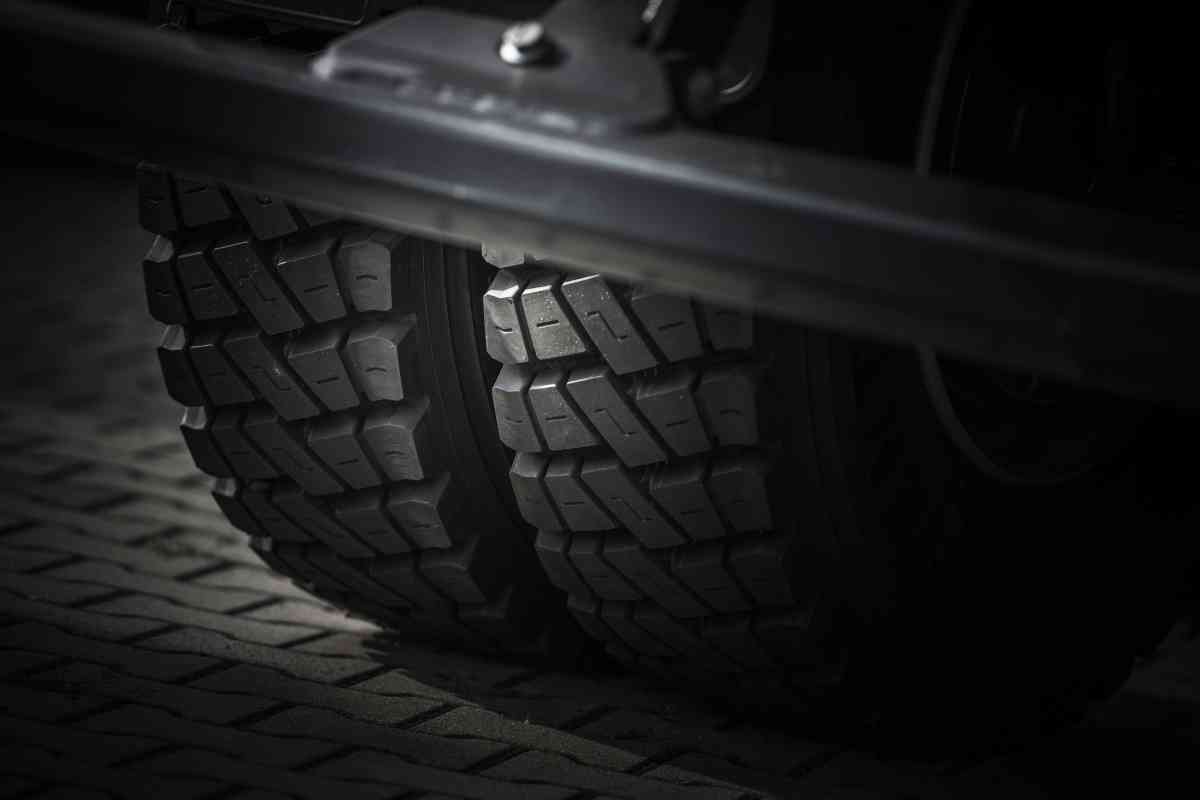 What is Considered a Heavy Duty Truck Tire 1 What Is Considered A Heavy-Duty Truck Tire?