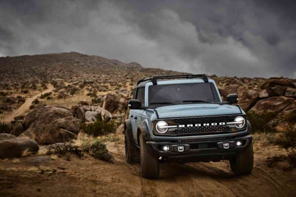 Ford Bronco Vs Bronco Sport Differences Specs Pricing Mpg Size Photos Four Wheel Trends