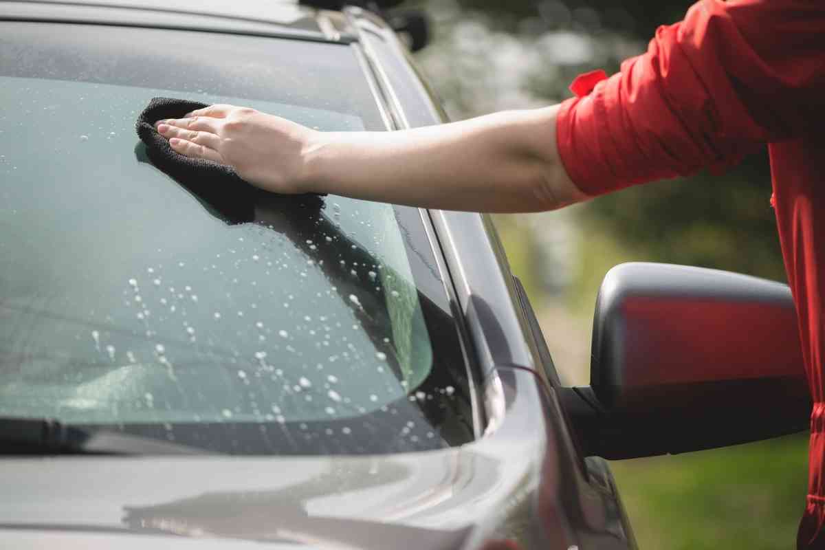 Clean Car Windows WITHOUT Leaving Steaks 1 1 5 Easy Steps To Clean Car Windows WITHOUT Leaving Steaks!