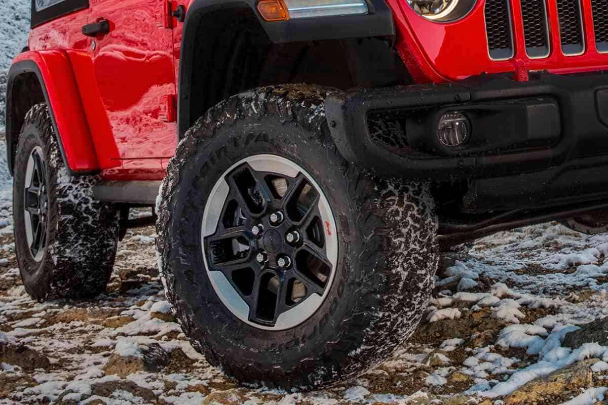 What Size Lift Do You Need To Fit 33 Inch Tires On A Jeep JK 1 What Size Lift Do You Need To Fit 33-Inch Tires On A Jeep JK?