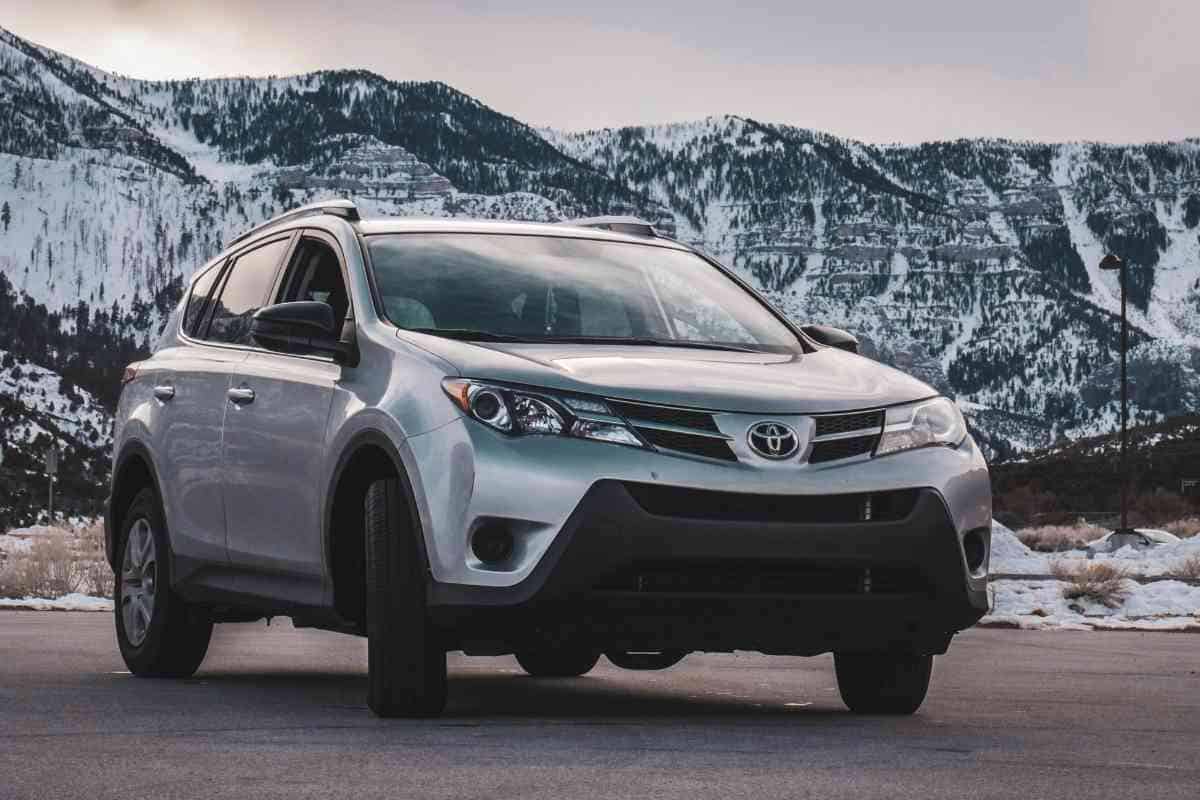 4WD Light Stays On In RAV4 1 1 Toyota RAV4 Reliability: A Review of Performance and Maintenance