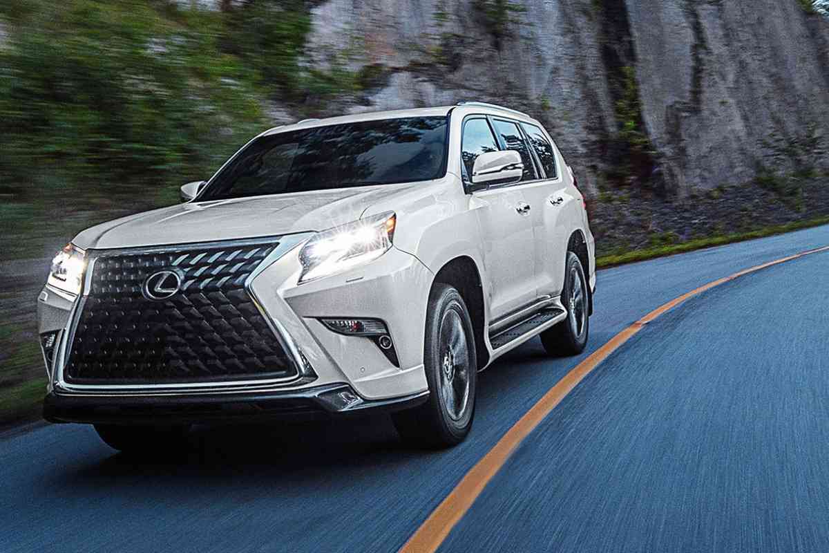 Difference Between a Lexus GX 460 and 470