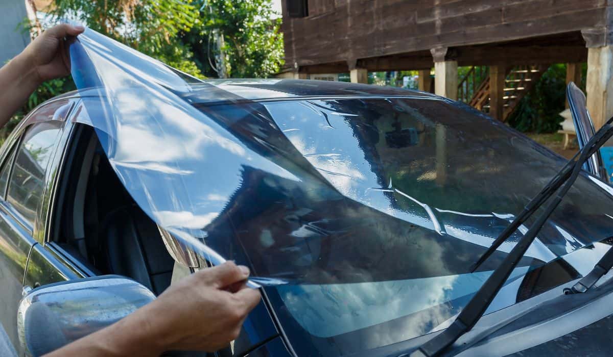 Car Films Installing wInstalling car window tint