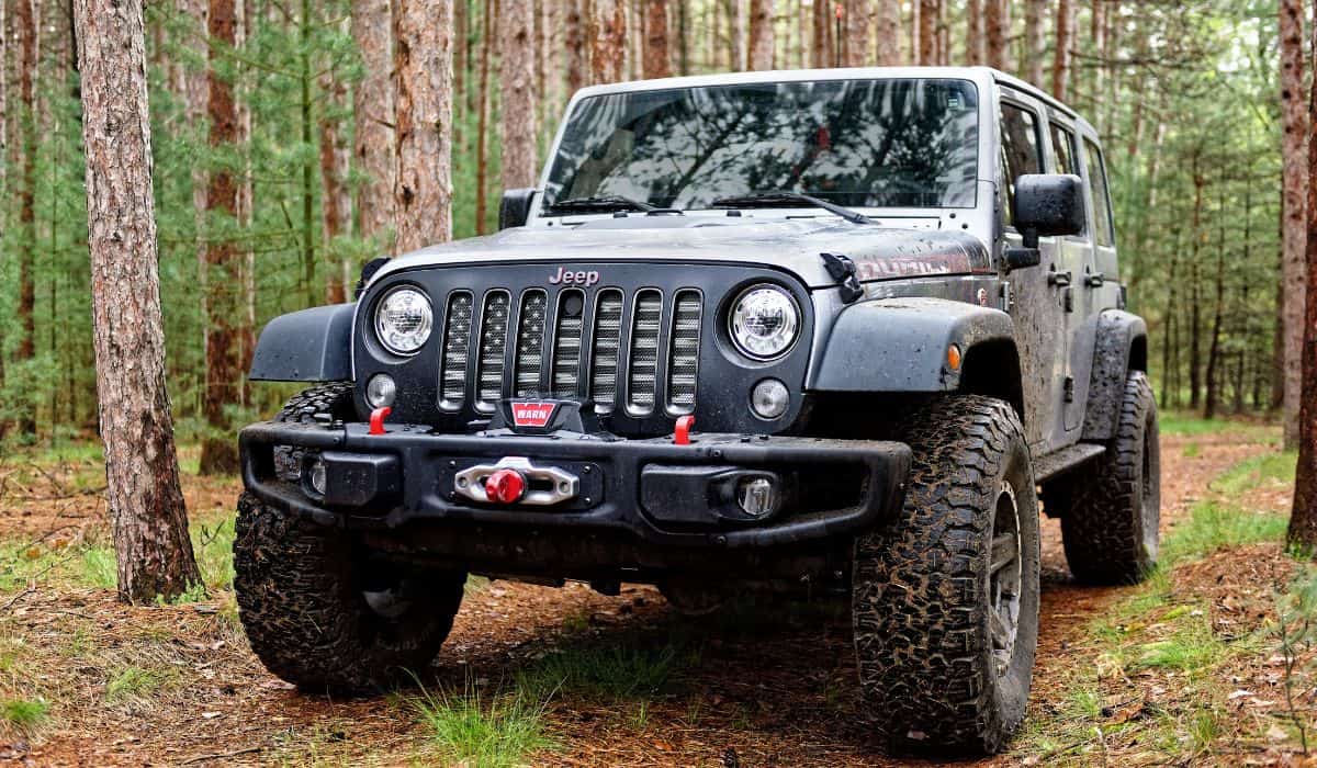 Jeep Tackling the Trails