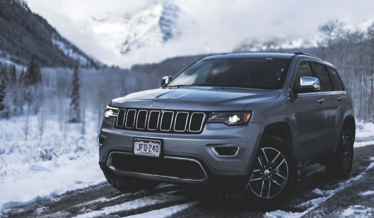 Jeep Trackhawk in snowy environment