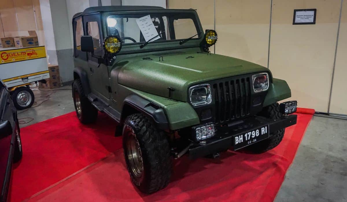 Jeep Wrangler YJ on retro car show