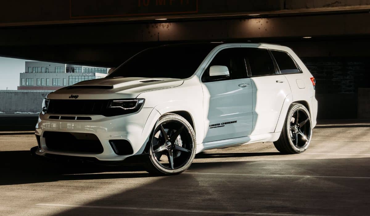 White Jeep Grand Cherokee