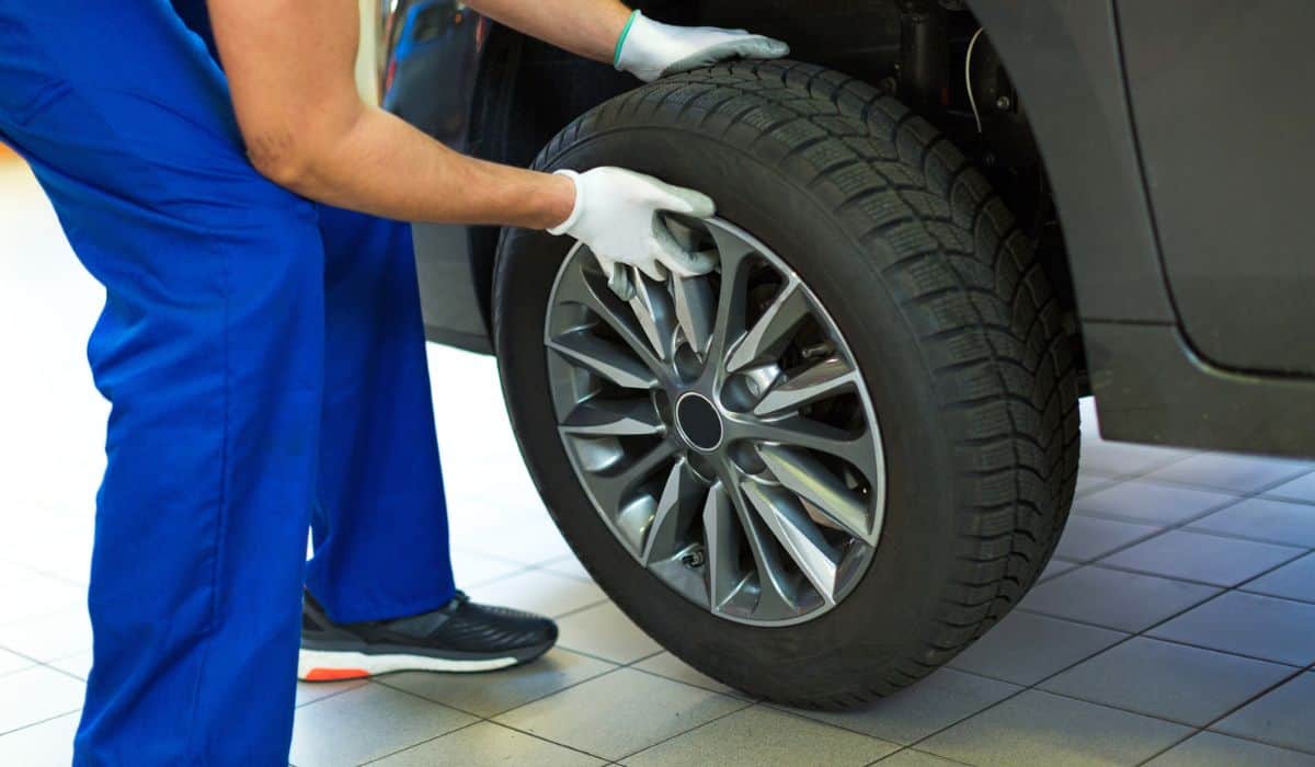 Car mechanic changing tires