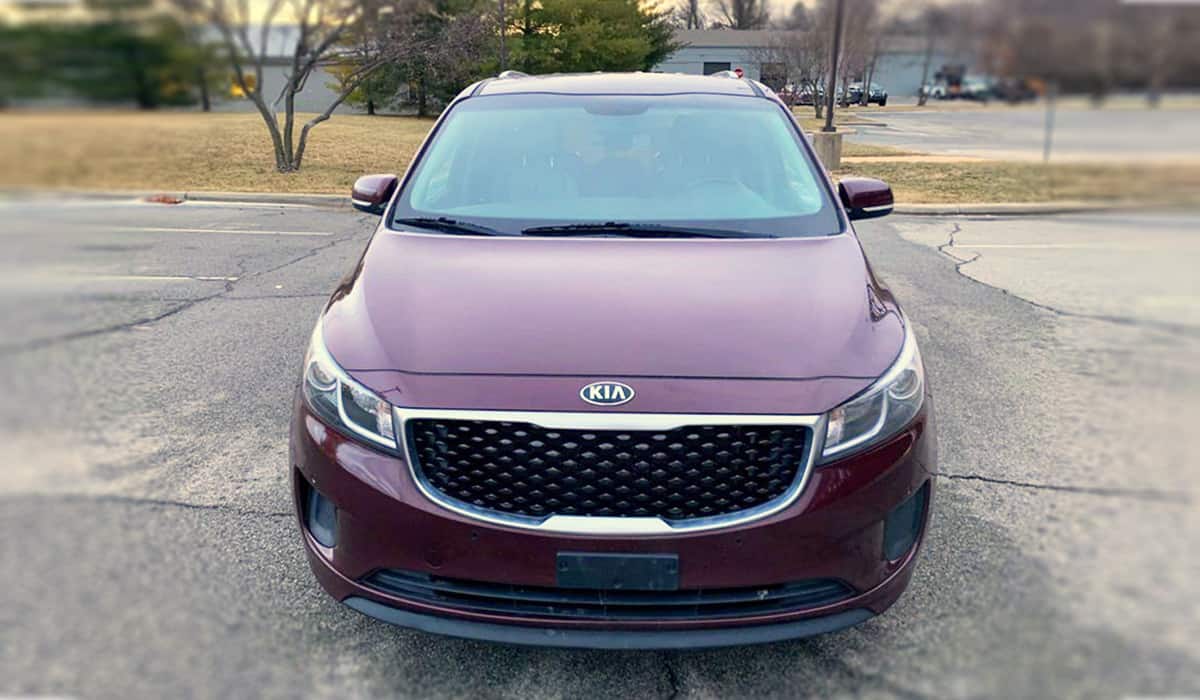 Front of a red 2014 Kia Sedona