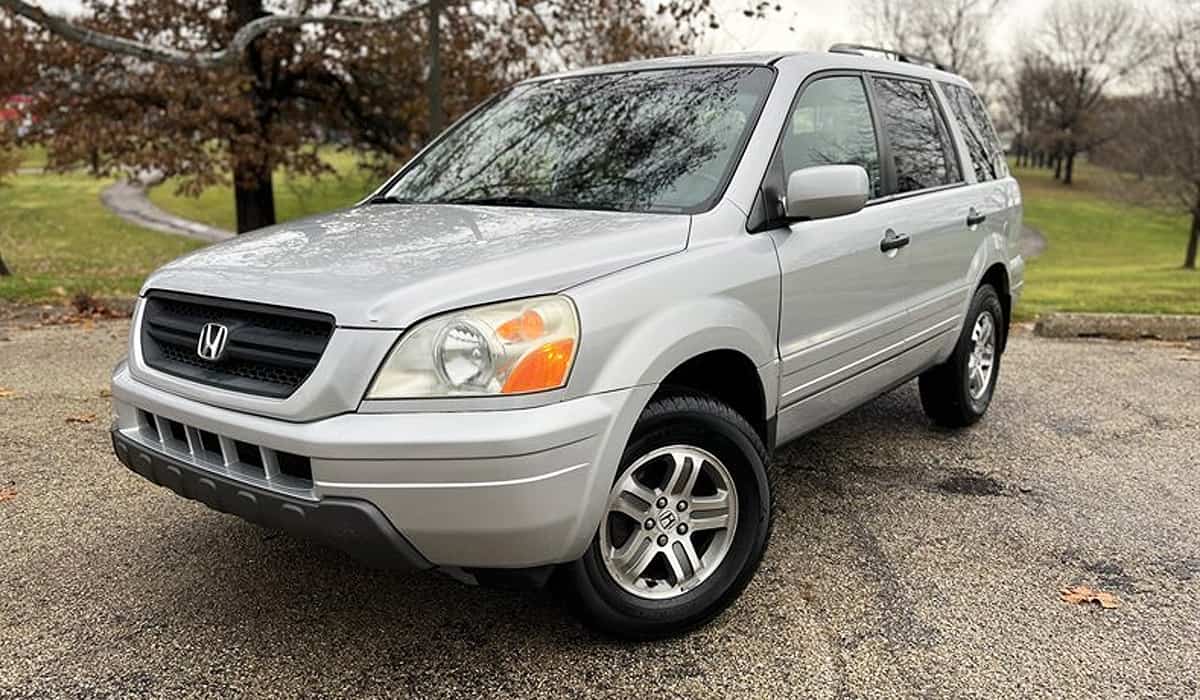 Gray Honda Pilot