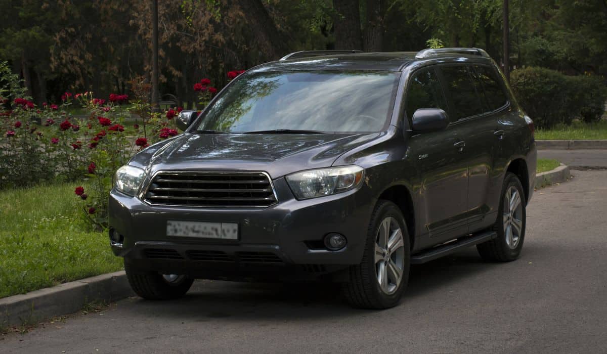 Toyota Highlander brown car