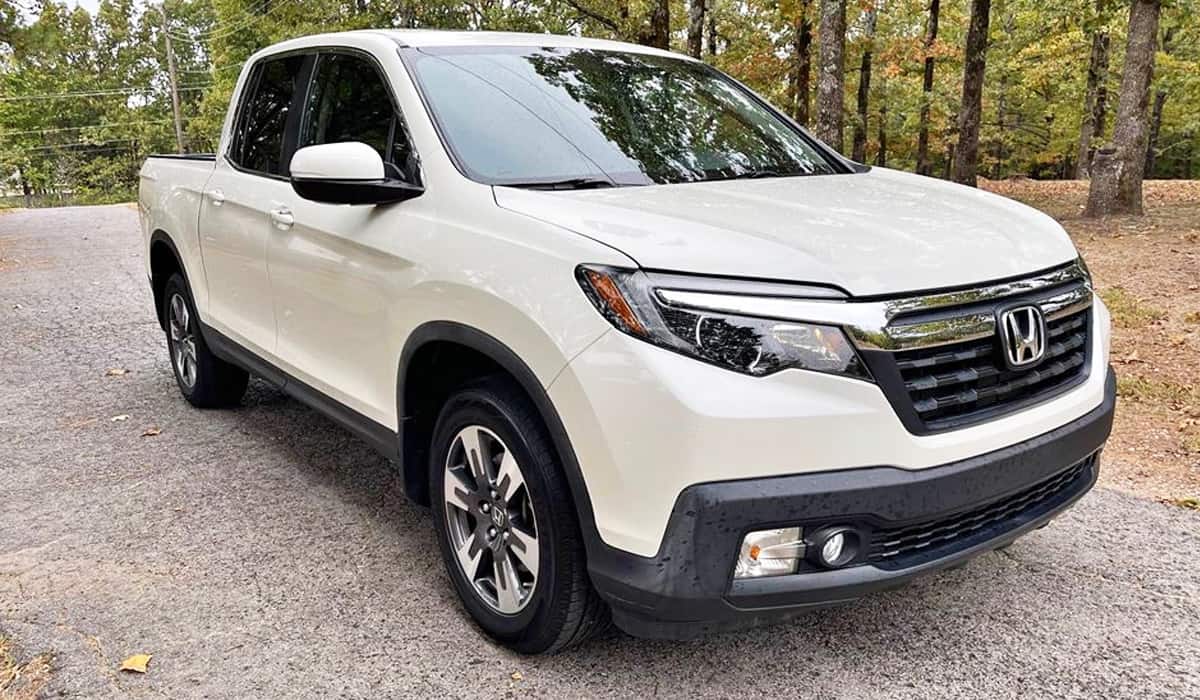 White 2019 Honda Ridgle