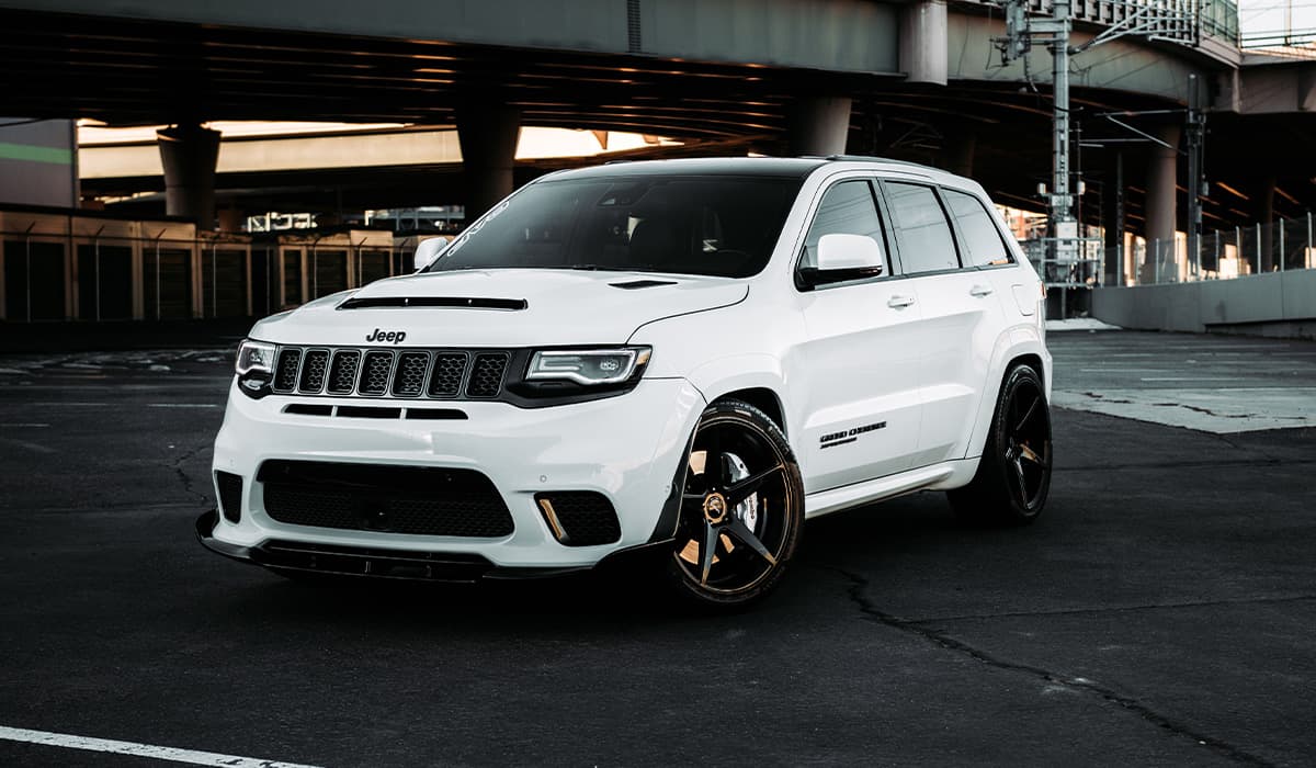 White Jeep Grand Cherokee in an empty parking lot