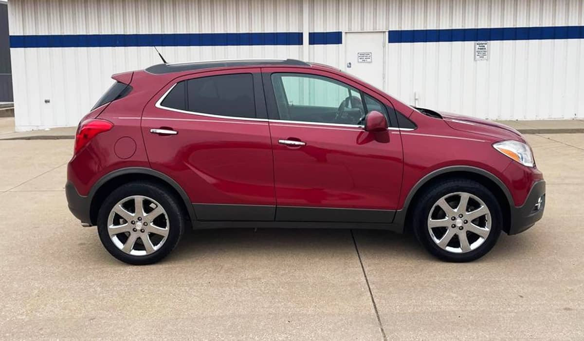 Image for Buick Enclave years to avoid shows the side image of a first-generation Buick Enclave with a burgundy paint job
