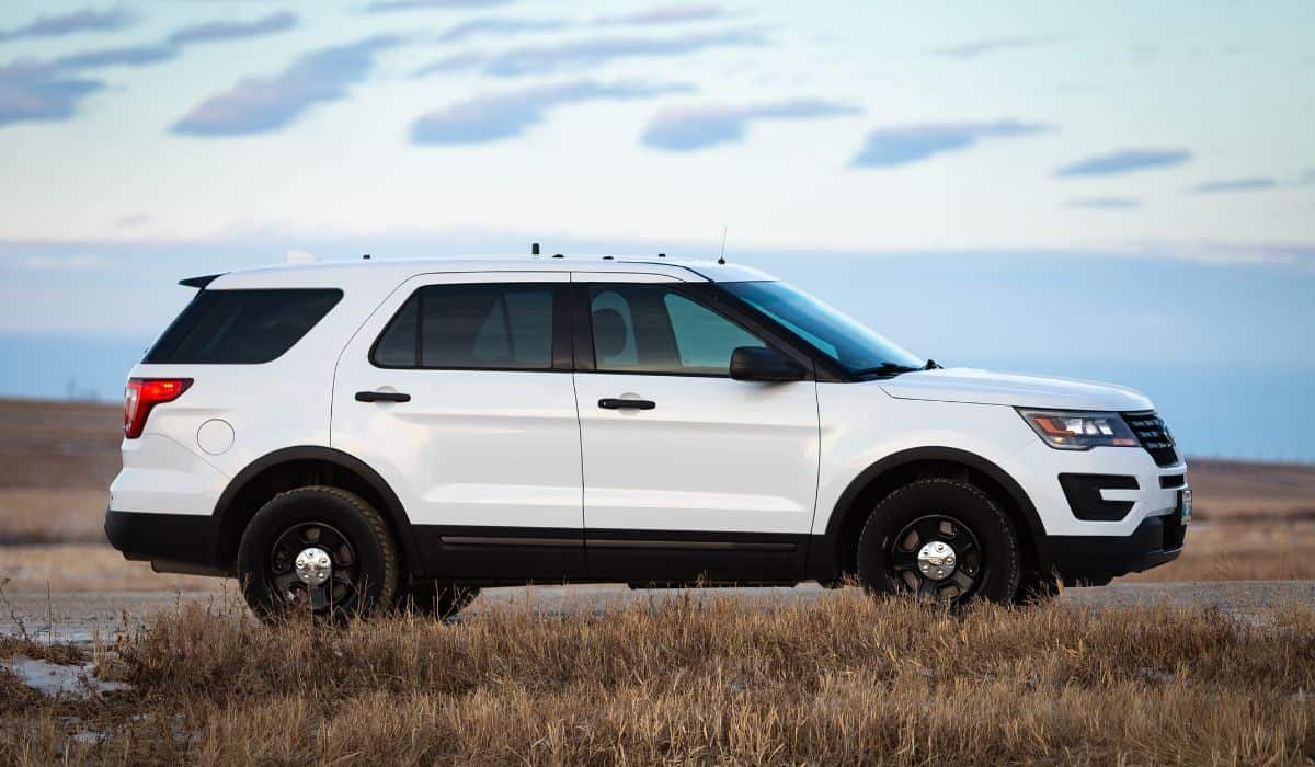 White Ford Explorer