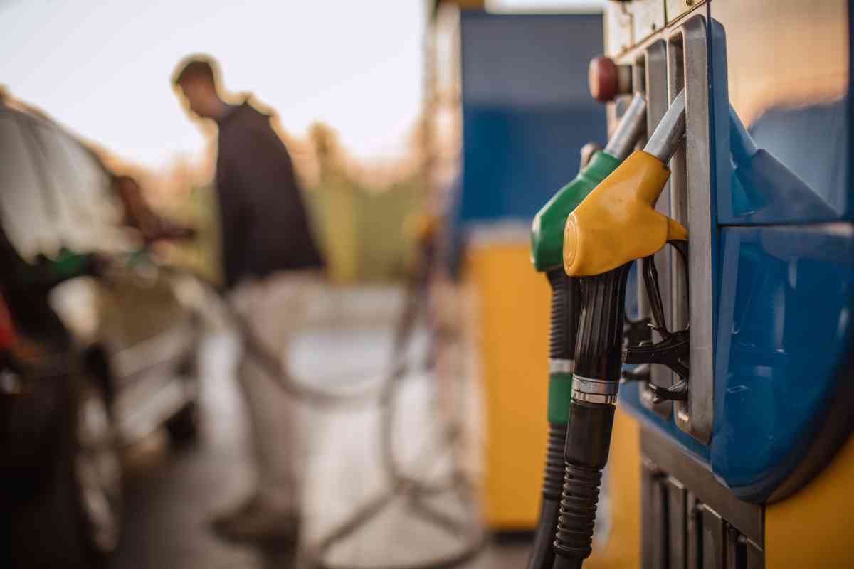 Can You Leave A Car Battery On While Getting Gas 2 Can You Leave A Car Battery On While Getting Gas?