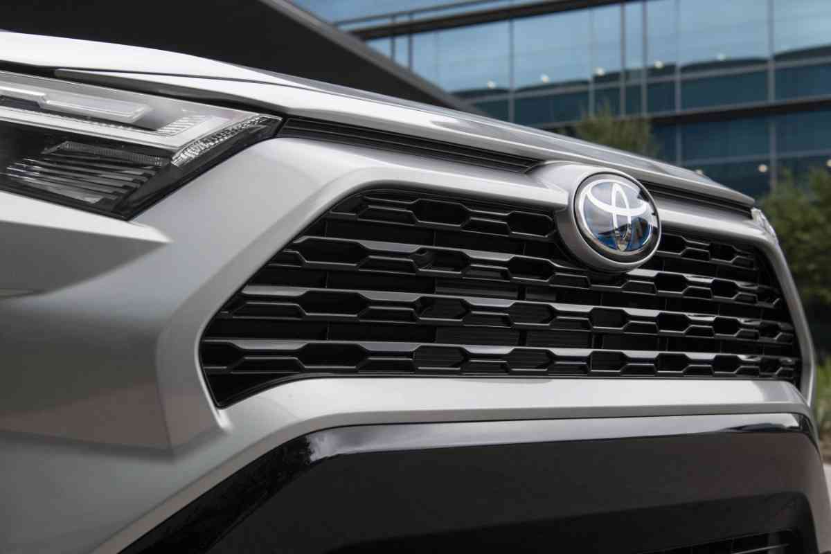 Rav4 vs Rav4 Hybrid: Which One Should You Choose? - Four Wheel Trends