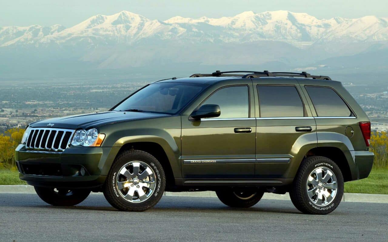 Image for 2008 Jeep Grand Cherokee shows a green 2008 Jeep Grand Cherokee
