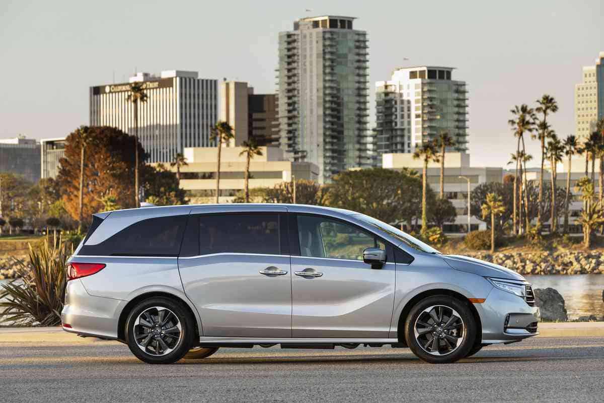 honda odyssey review 1 Honda Odyssey Review: the Family-Friendly Minivan