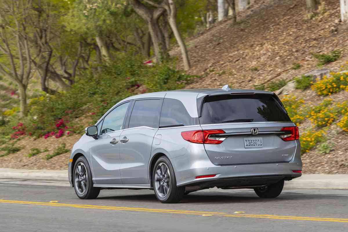 honda odyssey review 4 Honda Odyssey Review: the Family-Friendly Minivan