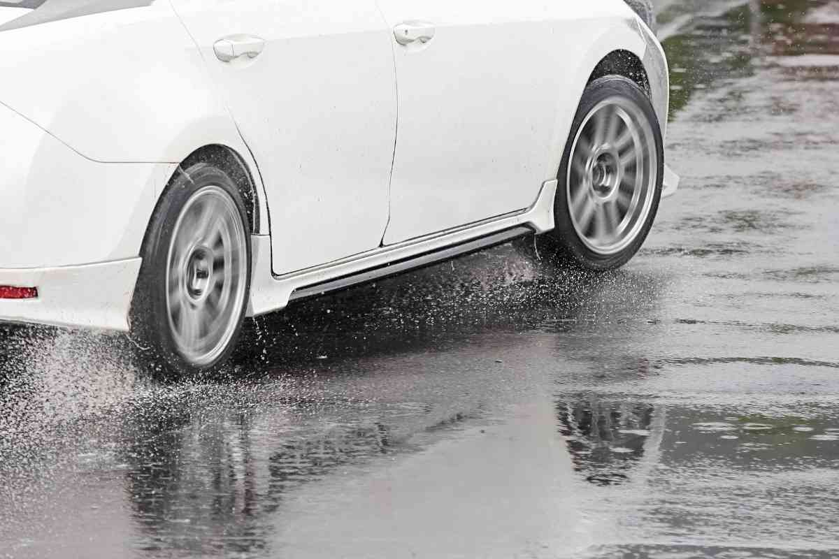 how does traction control work 1 Traction Control System Explained: Enhancing Vehicle Stability