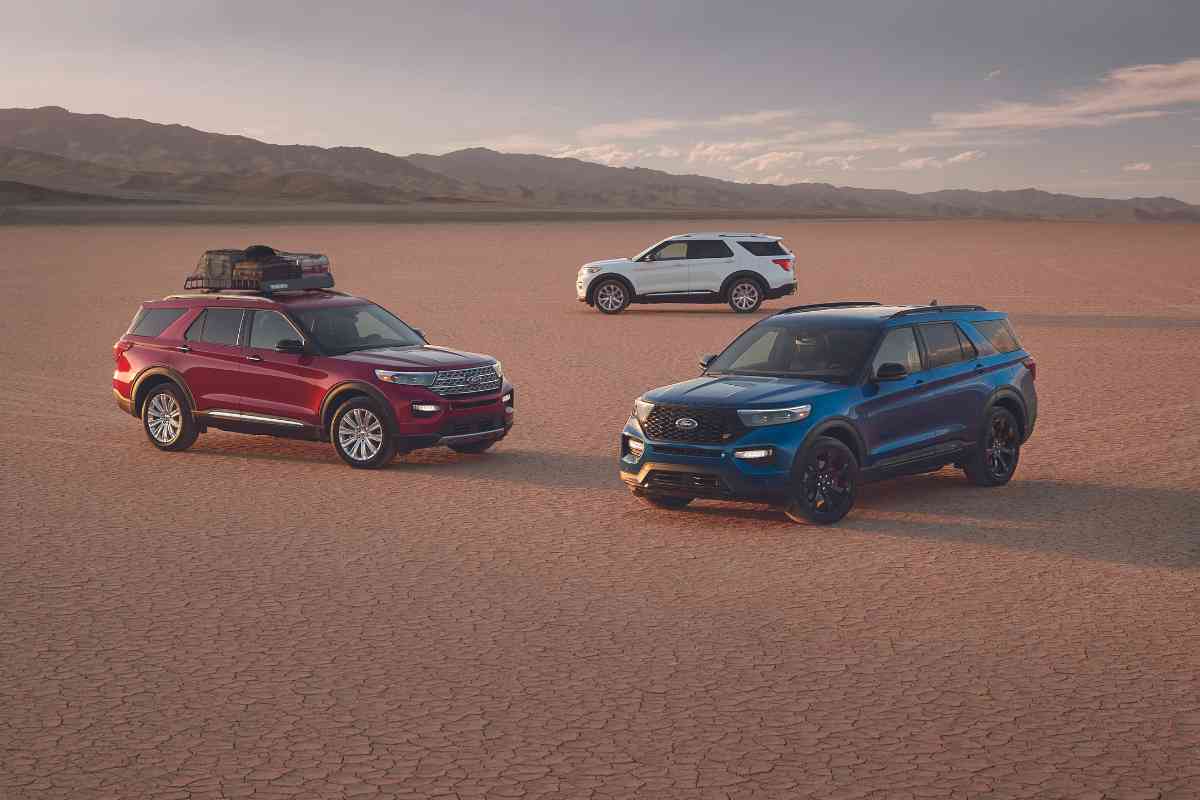 Three ford explorers on a desert background, one is white, one is red, and the final one is blue. Image for "SUVs to avoid buying"