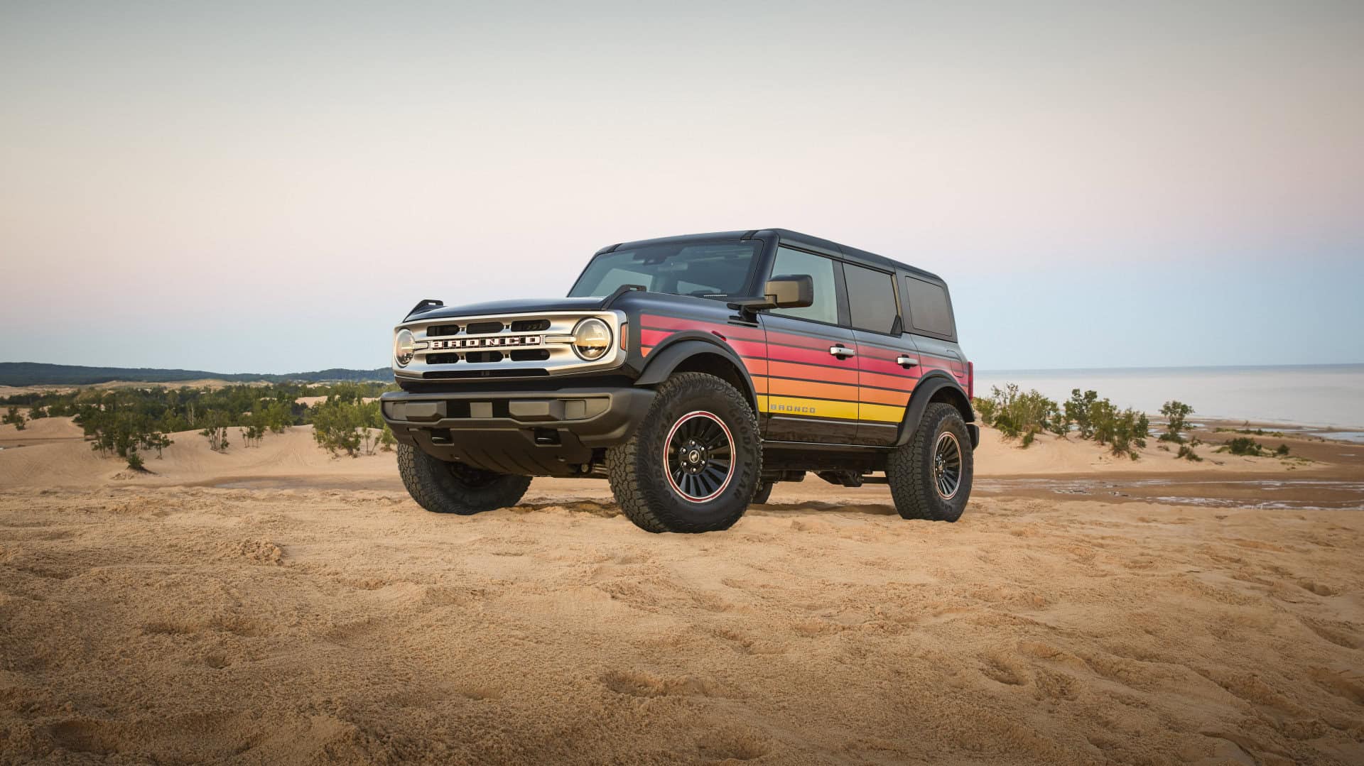 2025 Ford Bronco Free Wheeling 02 Ford Bronco Revives Retro Style with New Free Wheeling Package for 2025