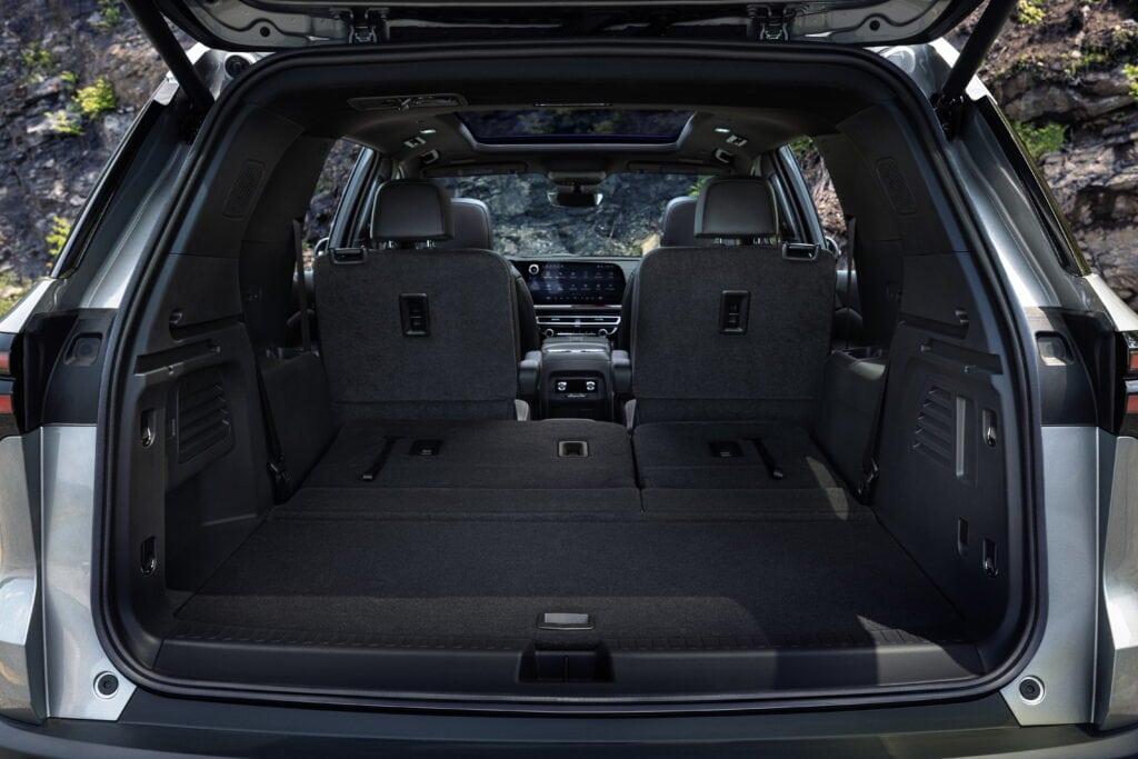 2025 chevrolet traverse the bold suv upgrade for power style and