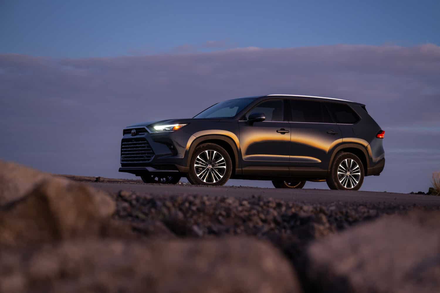 2025 Toyota Grand Highlander: The SUV Built for Big Families and Big ...