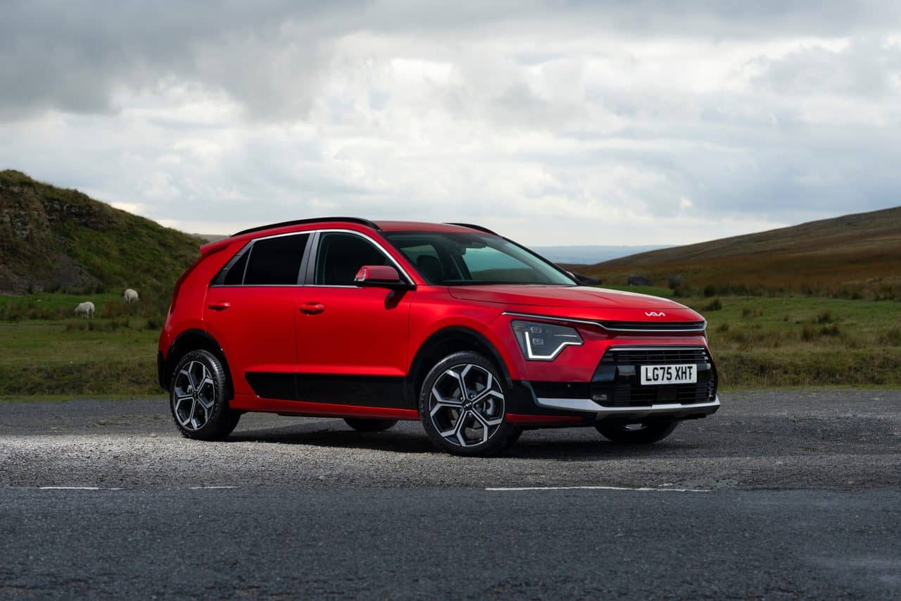 Small 29229 kia niro hev pure at runway red 65 These Are The Best Cars For Tall People